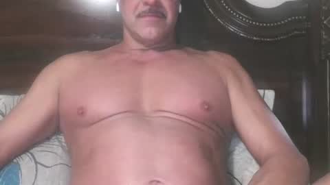 Snapshot of italianstud43 chatting on 05-10-26, 10:04 Hot Italian online show from 05-10-26, 10:04
