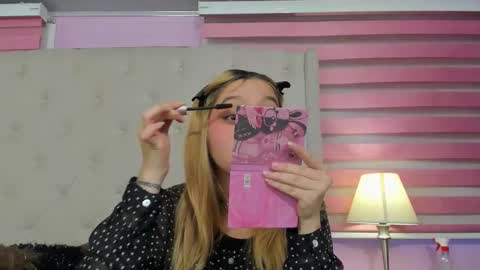 Snapshot of its_bibi chatting on 09-18-25, 04:31 its_bibi online show from 09-18-25, 04:31