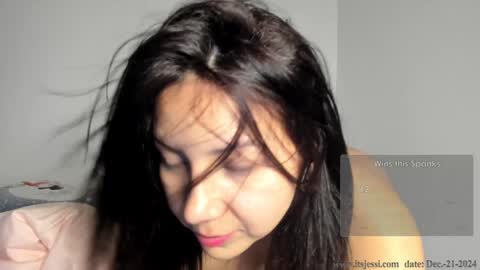 Snapshot of its_jessi chatting on 12-21-24, 07:27 Jessi online show from 12-21-24, 07:27