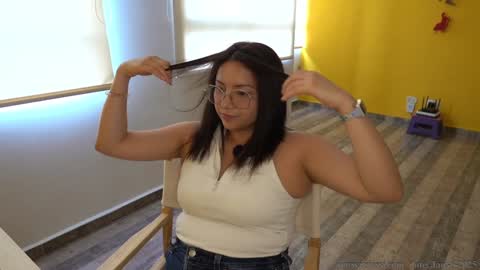 Snapshot of its_jessi chatting on 01-06-25, 07:24 Jessi online show from 01-06-25, 07:24