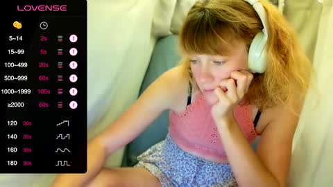 Snapshot of its_lily chatting on 02-20-25, 03:12 Lily online show from 02-20-25, 03:12