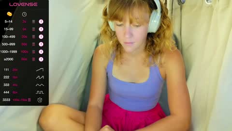 Snapshot of its_lily chatting on 10-25-25, 08:14 Lily online show from 10-25-25, 08:14