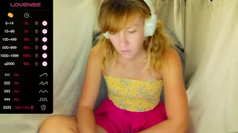 Snapshot of its_lily chatting on 11-11-25, 04:34 Lily online show from 11-11-25, 04:34