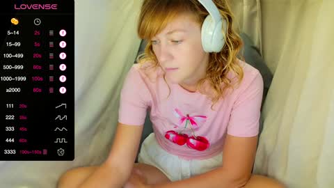 Snapshot of its_lily chatting on 11-16-25, 10:04 Lily online show from 11-16-25, 10:04