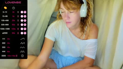 Snapshot of its_lily chatting on 11-18-25, 08:13 Lily online show from 11-18-25, 08:13