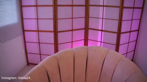 Snapshot of its_lola chatting on 01-08-25, 11:32 online show from 01-08-25, 11:32