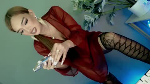 Snapshot of its_me_hedone chatting on 02-01-25, 02:05 Pixie online show from 02-01-25, 02:05