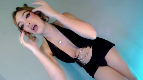 Snapshot of its_me_hedone chatting on 02-15-25, 10:52 Pixie online show from 02-15-25, 10:52