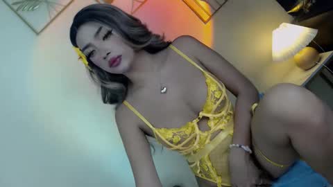 Snapshot of its_me_hedone chatting on 09-19-25, 05:31 Pixie online show from 09-19-25, 05:31