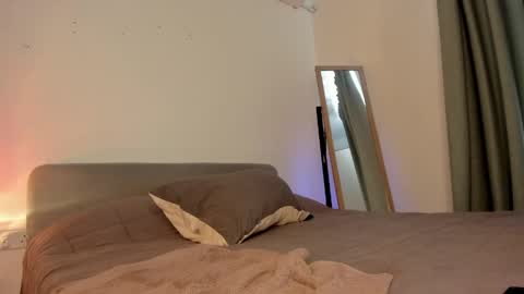 Isabella online show from 04-14-26, 10:43