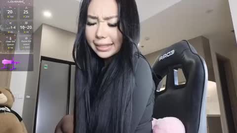 Queen Liya online show from 11-25-25, 02:50