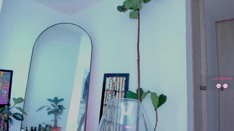 Snapshot of itslau_ chatting on 02-16-25, 06:21 lau online show from 02-16-25, 06:21