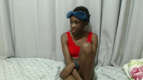 Laynne online show from 10-22-25, 02:06