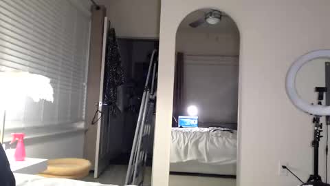 Alexis Rae online show from 11-18-25, 11:37