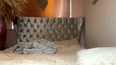 Lola online show from 12-23-24, 02:17