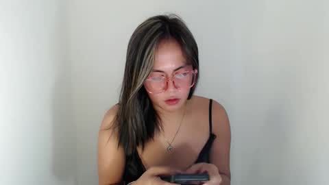 itsurgil_kloeh online show from 11-17-25, 07:03