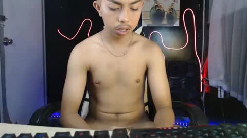 Snapshot of itsyourcummerboy_xx chatting on 04-20-26, 07:48 Kyle online show from 04-20-26, 07:48