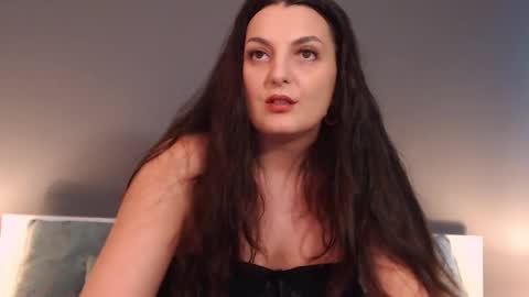 Melissa Khaan online show from 10-19-25, 11:00