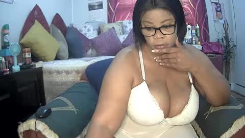 Snapshot of itumeleng74 chatting on 02-08-25, 04:04 itumeleng74 online show from 02-08-25, 04:04