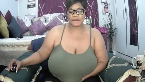 Snapshot of itumeleng74 chatting on 02-17-25, 10:58 itumeleng74 online show from 02-17-25, 10:58