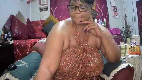 Snapshot of itumeleng74 chatting on 10-12-25, 05:06 itumeleng74 online show from 10-12-25, 05:06