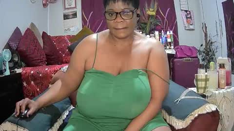 Snapshot of itumeleng74 chatting on 10-16-25, 05:36 itumeleng74 online show from 10-16-25, 05:36