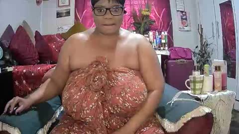 Snapshot of itumeleng74 chatting on 10-17-25, 05:43 itumeleng74 online show from 10-17-25, 05:43