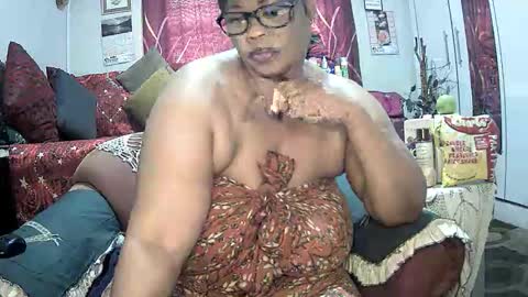 Snapshot of itumeleng74 chatting on 10-21-25, 05:19 itumeleng74 online show from 10-21-25, 05:19