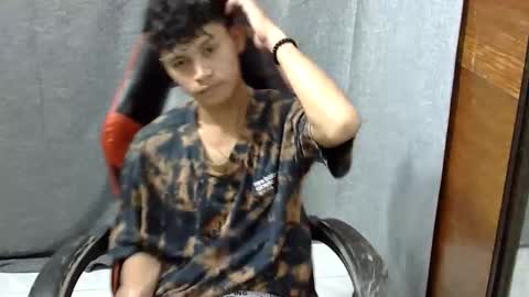 itzme_john online show from 04-23-26, 05:04