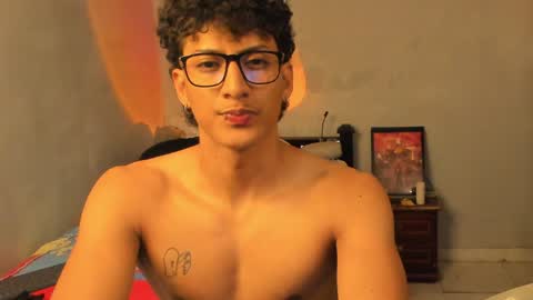 Snapshot of ivano_jones chatting on 12-10-24, 05:39 Ivano online show from 12-10-24, 05:39