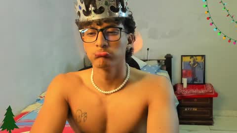 Snapshot of ivano_jones chatting on 12-12-24, 04:15 Ivano online show from 12-12-24, 04:15