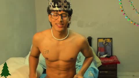 Snapshot of ivano_jones chatting on 12-14-24, 02:53 Ivano online show from 12-14-24, 02:53