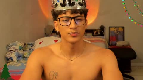 Snapshot of ivano_jones chatting on 12-21-24, 07:24 Ivano online show from 12-21-24, 07:24