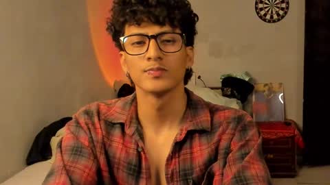 Snapshot of ivano_jones chatting on 02-14-25, 03:33 Ivano online show from 02-14-25, 03:33