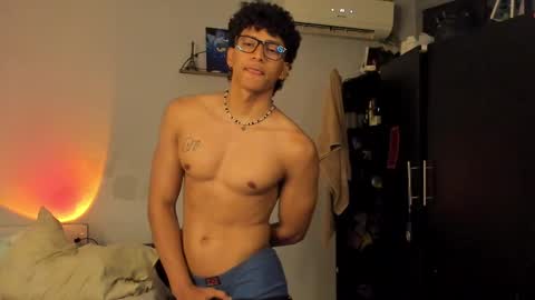 Snapshot of ivano_jones chatting on 02-22-25, 04:30 Ivano online show from 02-22-25, 04:30