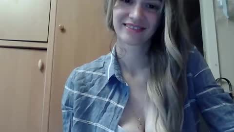 Snapshot of ivetta911 chatting on 10-25-25, 01:18 ivetta911 online show from 10-25-25, 01:18