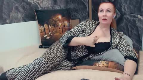 IrennaSplash online show from 11-30-25, 01:09