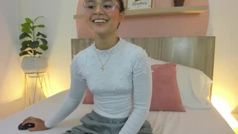 Snapshot of ivette_swan chatting on 02-18-26, 07:21 I V E T T E online show from 02-18-26, 07:21