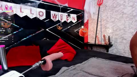 Ivis  online show from 10-31-25, 01:45