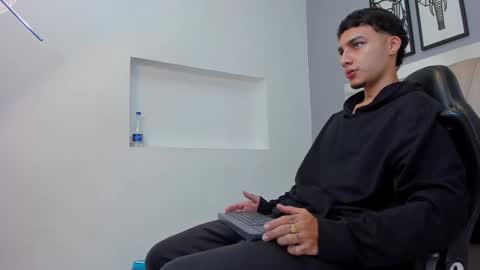 Snapshot of ivo_beischel chatting on 09-09-25, 11:43 Ivo Beischel online show from 09-09-25, 11:43