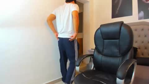 Snapshot of ivo_beischel chatting on 09-18-25, 11:23 Ivo Beischel online show from 09-18-25, 11:23