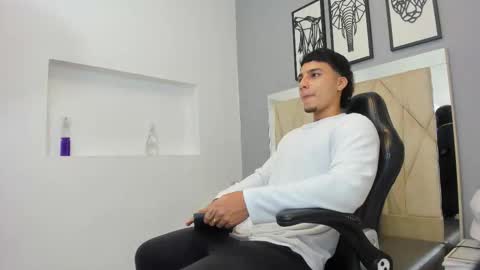 Snapshot of ivo_beischel chatting on 10-16-25, 05:08 Ivo Beischel online show from 10-16-25, 05:08