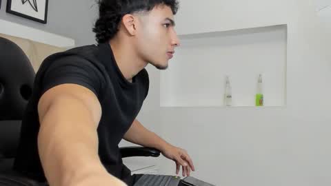 Snapshot of ivo_beischel chatting on 10-22-25, 04:13 Ivo Beischel online show from 10-22-25, 04:13