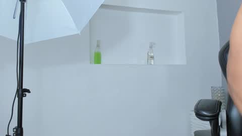 Snapshot of ivo_beischel chatting on 10-24-25, 03:47 Ivo Beischel online show from 10-24-25, 03:47