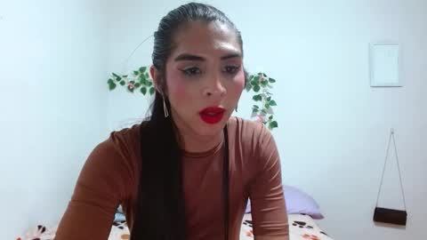 Snapshot of ivonne_claire chatting on 02-16-26, 01:02 ivonne online show from 02-16-26, 01:02