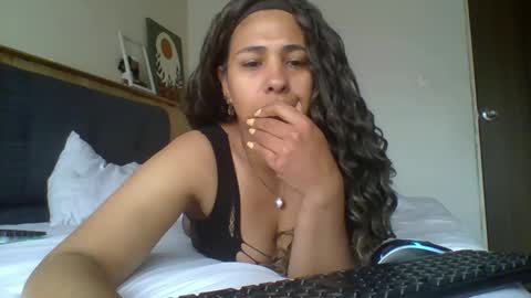 Snapshot of ivonne_collins33 chatting on 09-14-25, 03:22 ivonne_collins33 online show from 09-14-25, 03:22