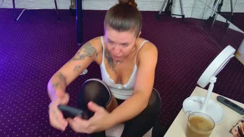 Celine online show from 11-04-25, 05:28