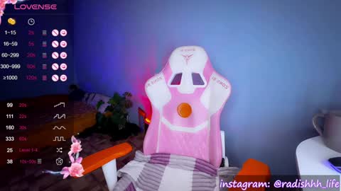 Snapshot of ivydavis chatting on 12-24-24, 09:50 Radish online show from 12-24-24, 09:50