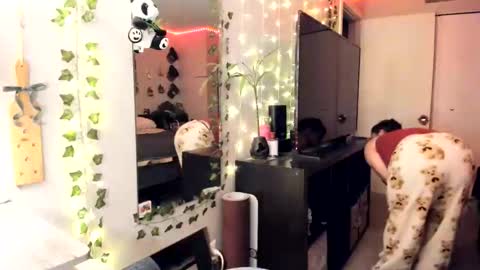 Snapshot of ivyheavenxo chatting on 02-18-26, 01:12 Ivy Heaven Goddess online show from 02-18-26, 01:12