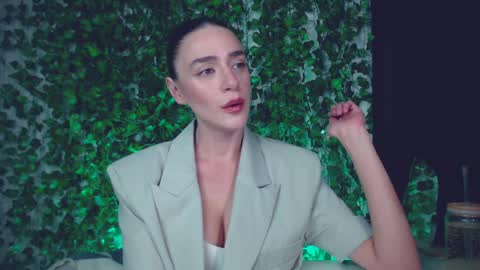 Snapshot of ivyjonson chatting on 12-26-24, 05:19 Miss Ivy online show from 12-26-24, 05:19